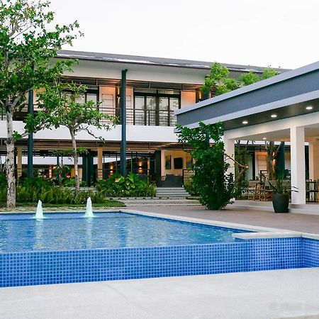 Huni Sicogon Hotel Carles Ngoại thất bức ảnh