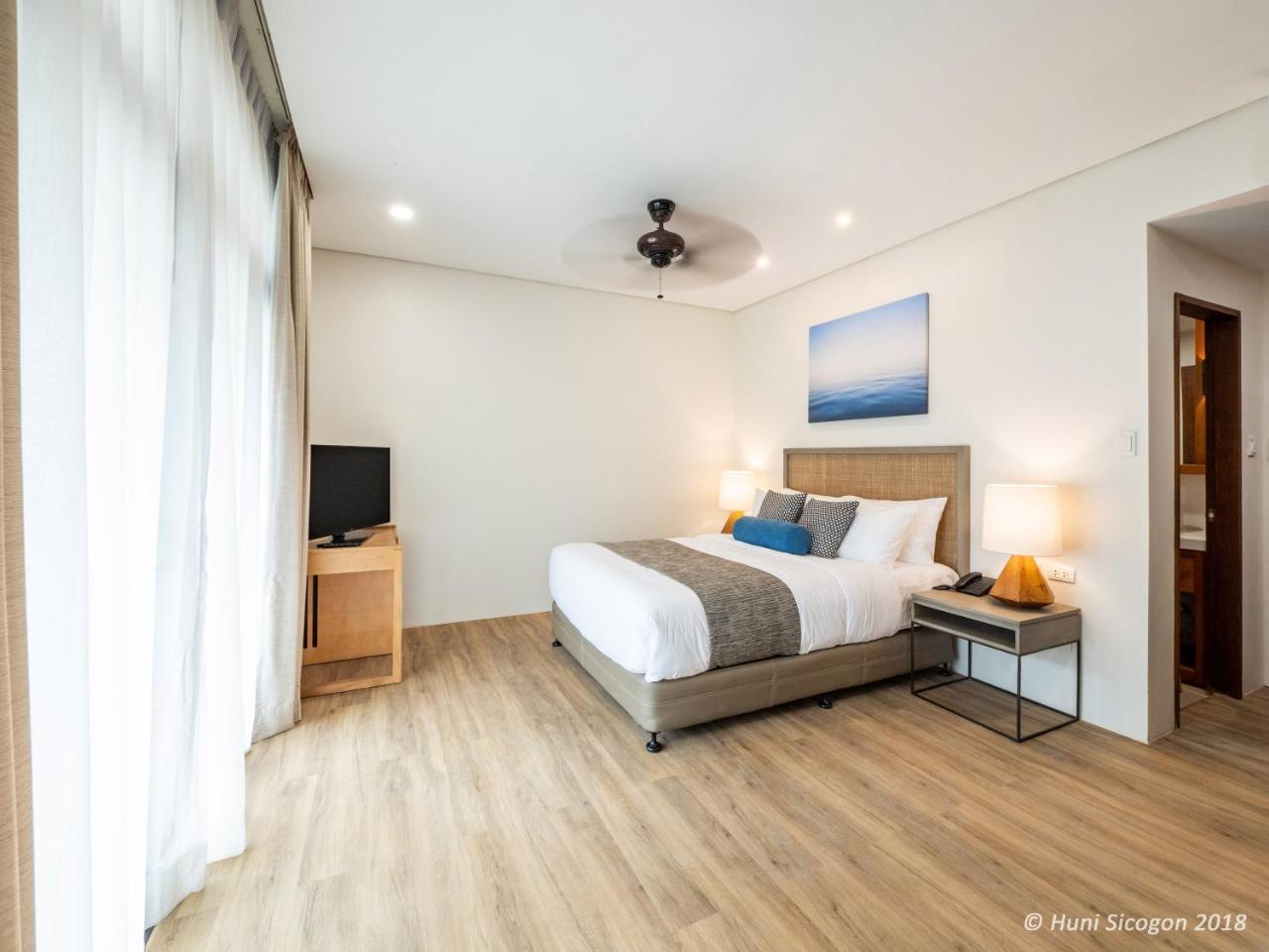 Huni Sicogon Hotel Carles Ngoại thất bức ảnh