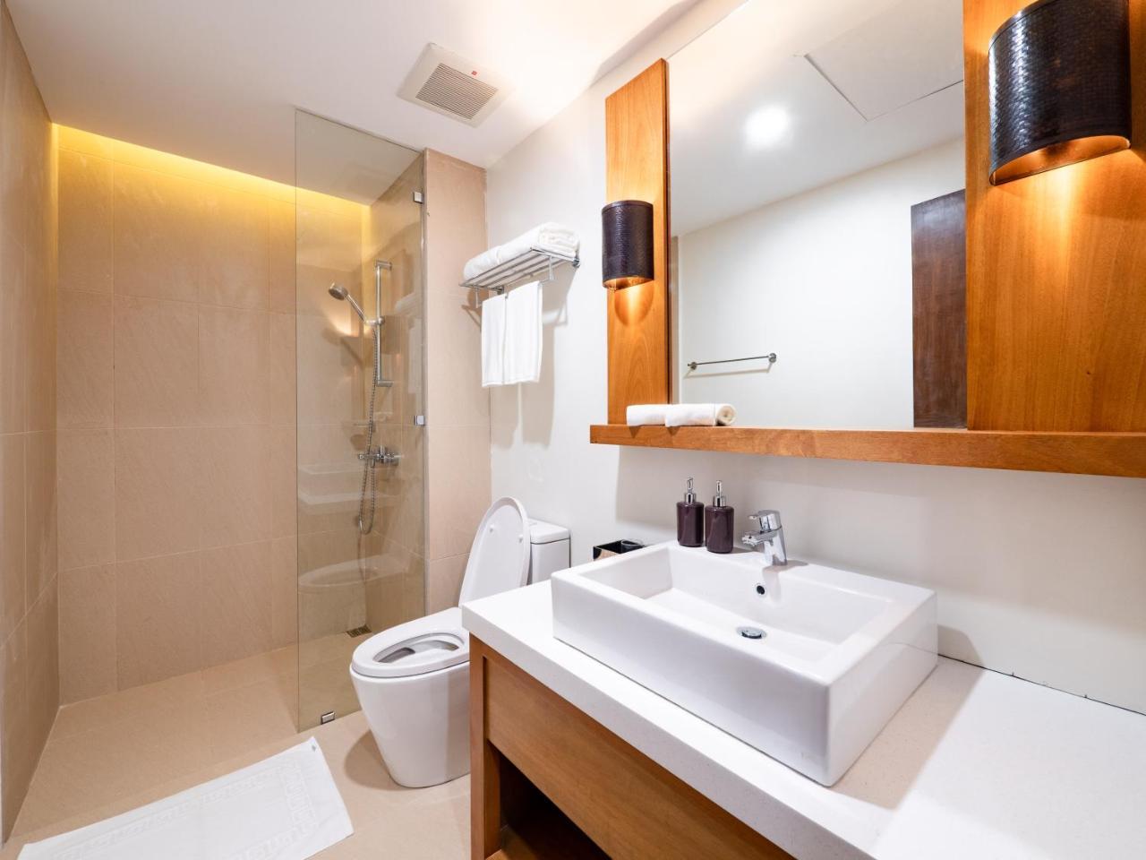 Huni Sicogon Hotel Carles Ngoại thất bức ảnh
